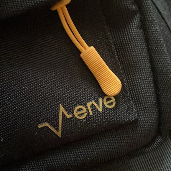 NWOT belt bag / “Fanny pack” - Picture 6 of 6